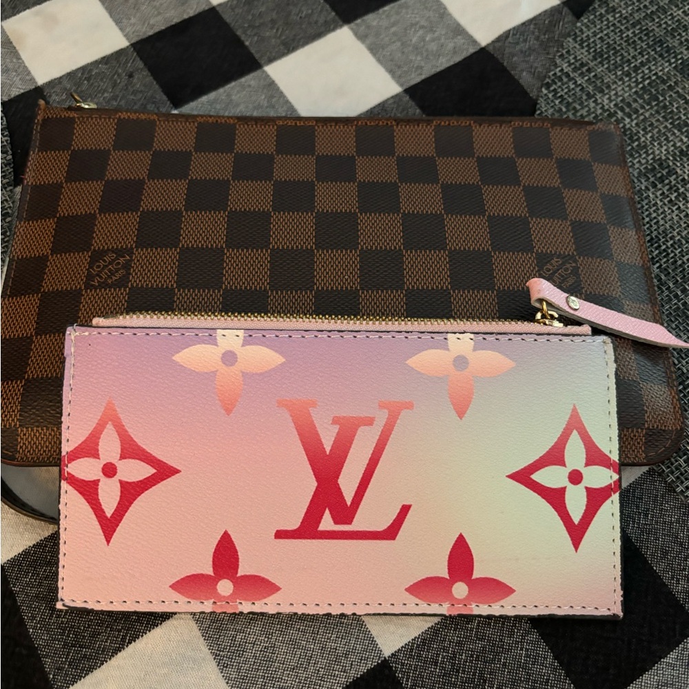 Small pouch / wallet